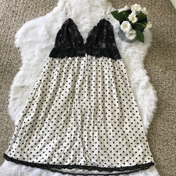 Victoria's Secret Other - Victoria’s Secret Women chemise Size L